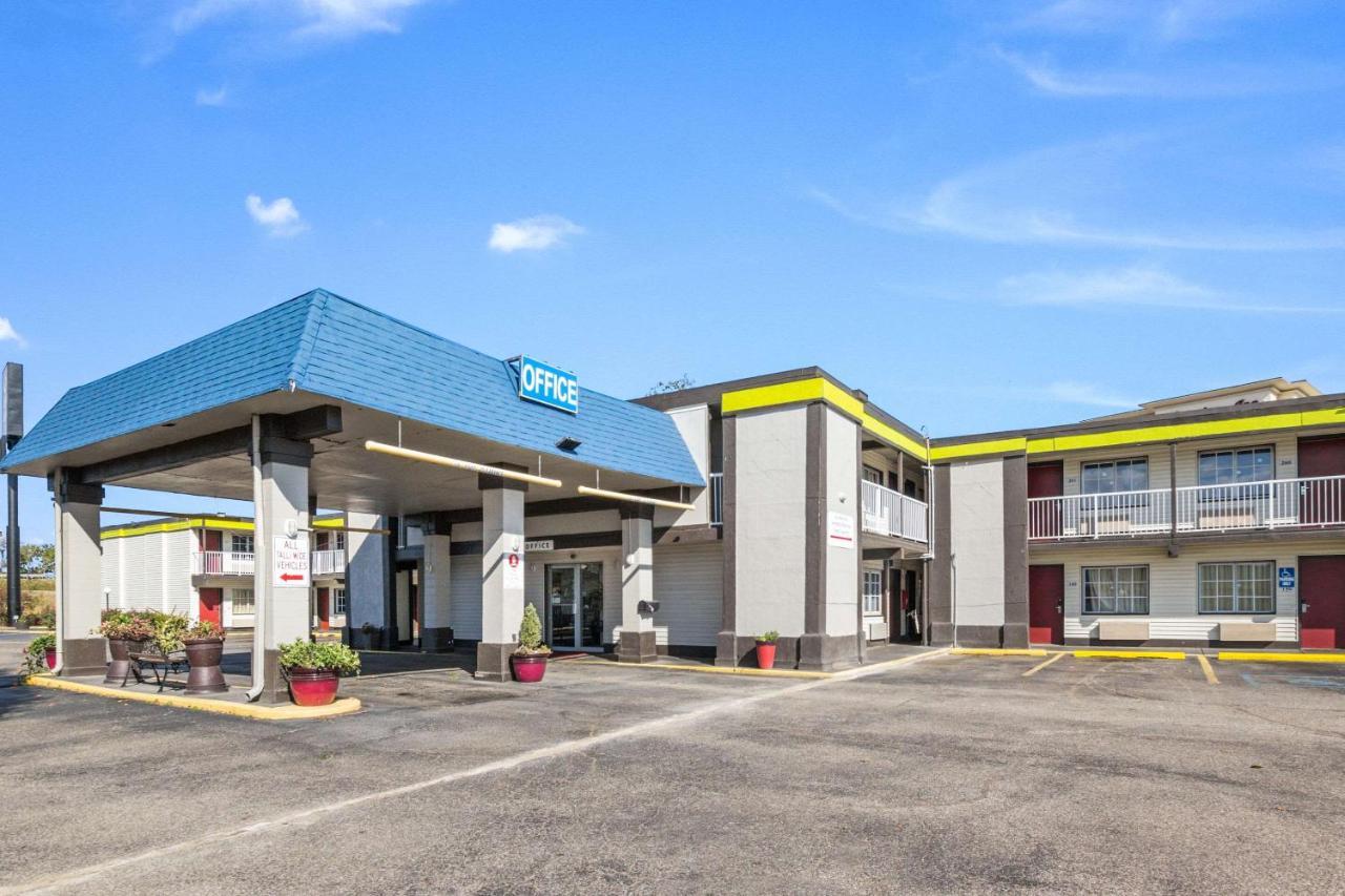 Econo Lodge Inn & Suites Терре-Хот Экстерьер фото