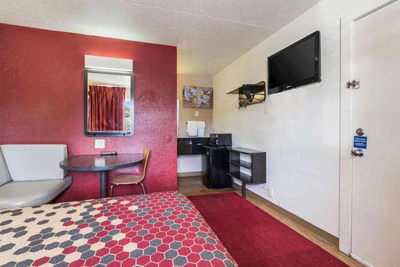 Econo Lodge Inn & Suites Терре-Хот Экстерьер фото