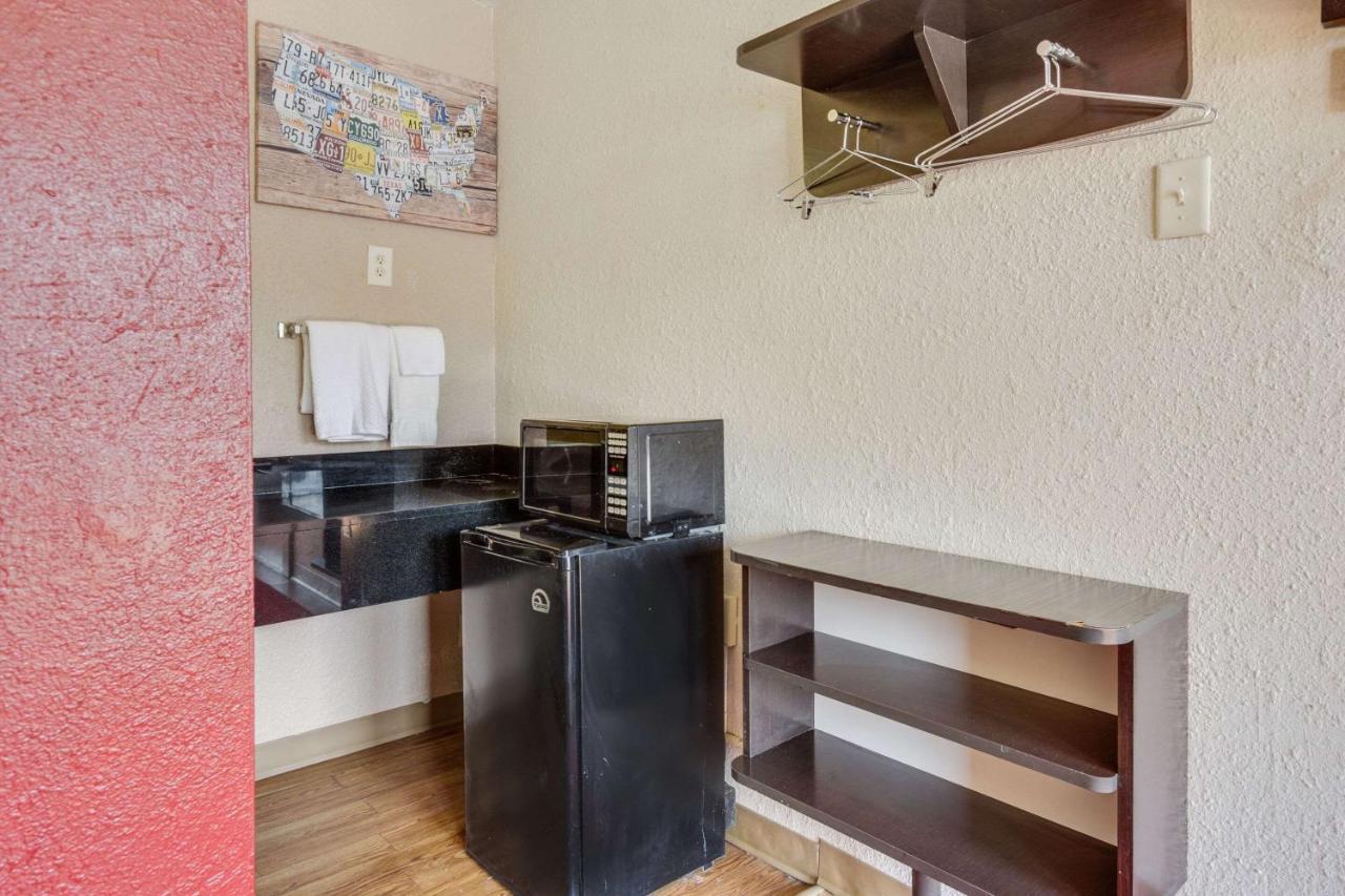 Econo Lodge Inn & Suites Терре-Хот Экстерьер фото