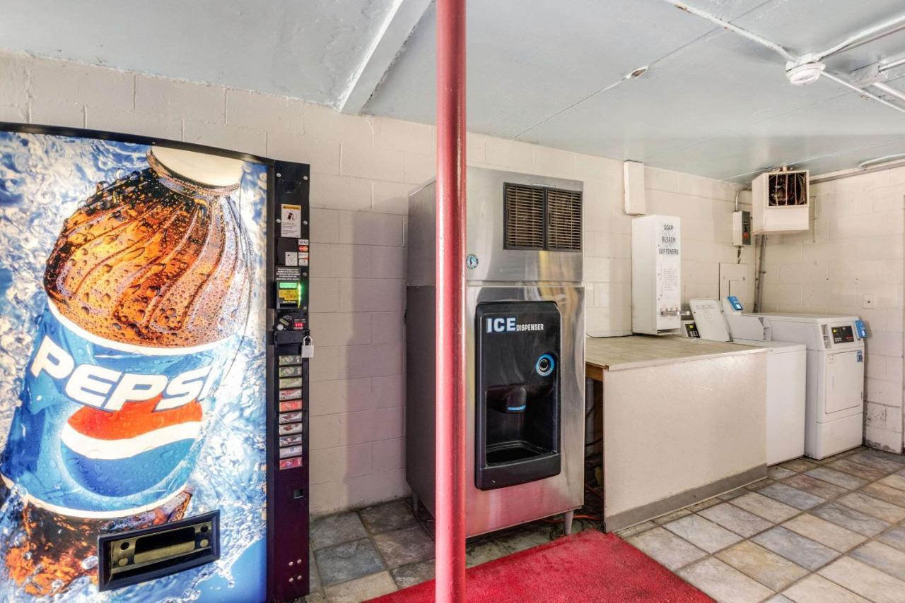 Econo Lodge Inn & Suites Терре-Хот Экстерьер фото