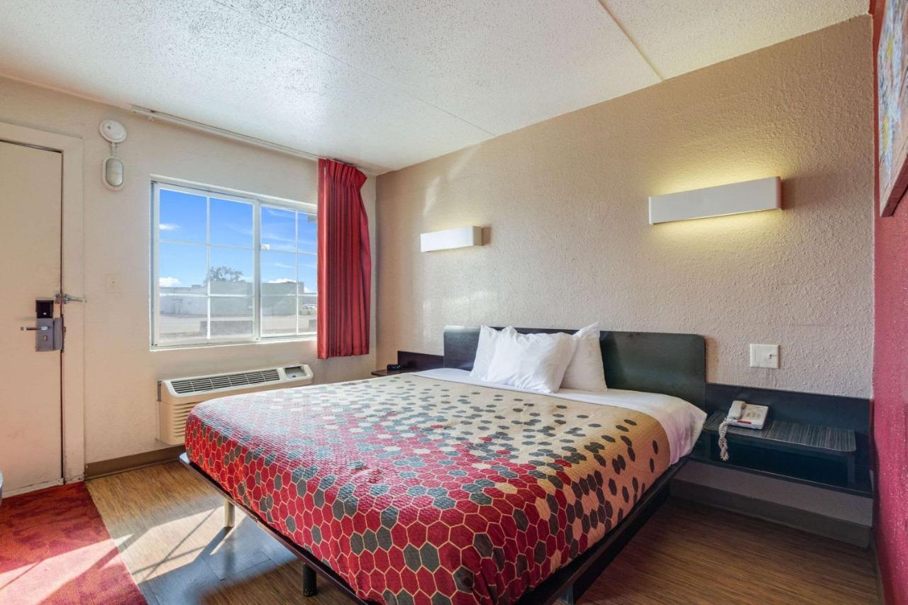 Econo Lodge Inn & Suites Терре-Хот Экстерьер фото